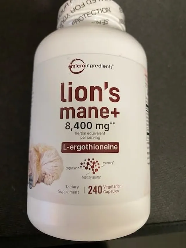 Frasco de Lion's Mane 8,400 mg entregado a un cliente
