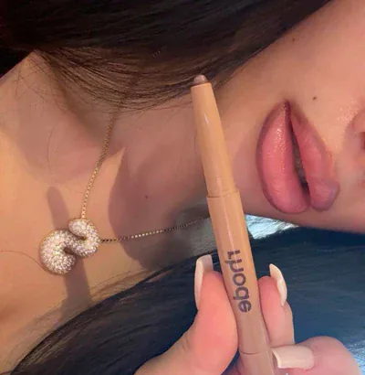 Reseña de Daniela M. usando Rhode Peptide Lip Shape