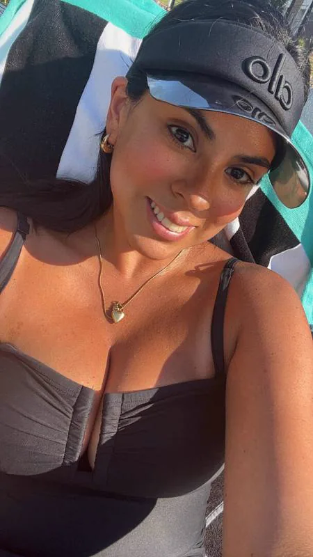 Beatriz L. usando la visera ALO