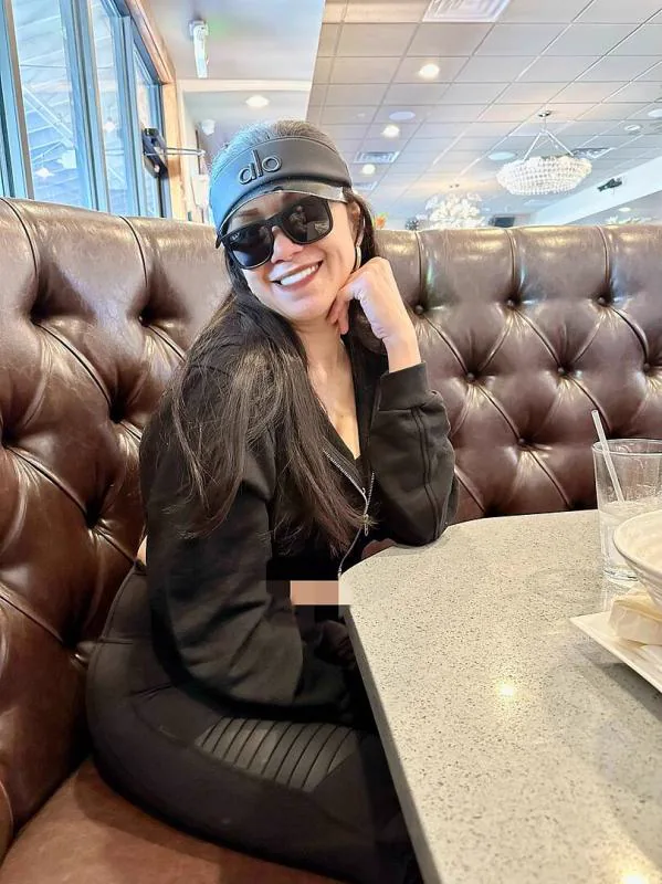 Estefanía M. usando la visera ALO