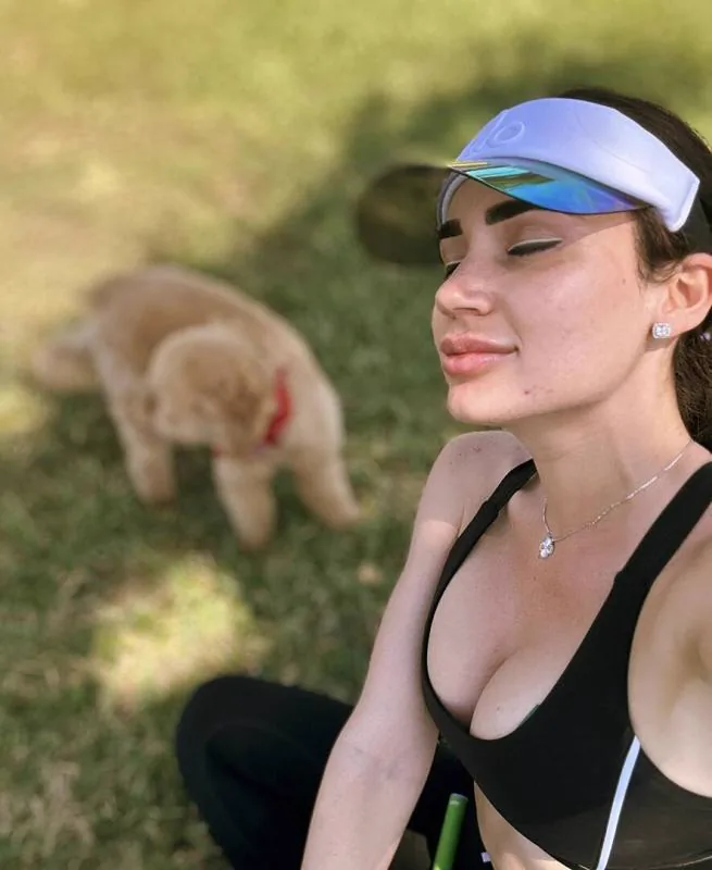 Daniela P. usando la visera ALO