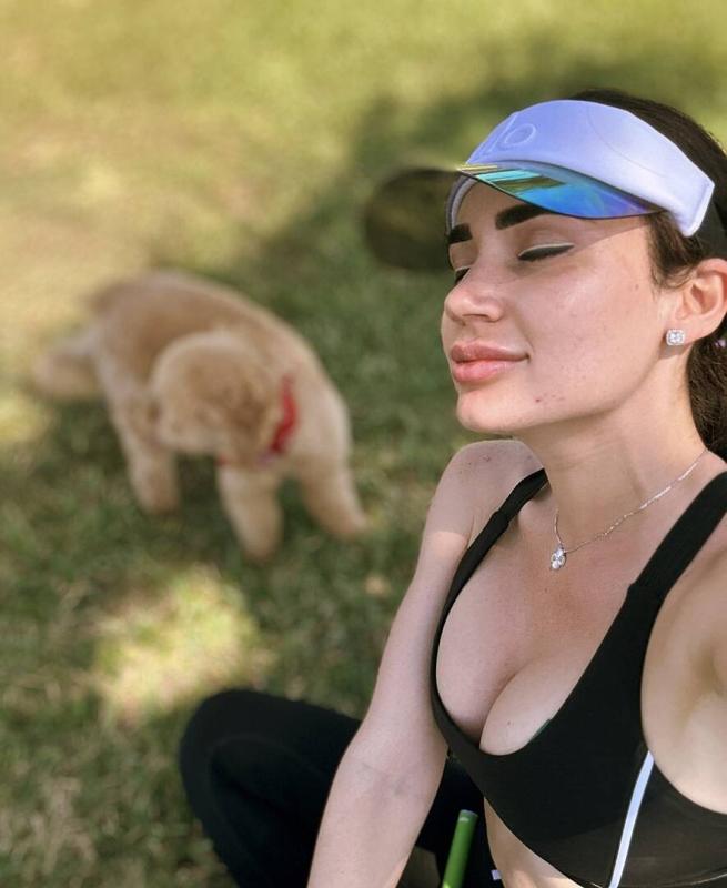 Daniela P. usando la visera ALO