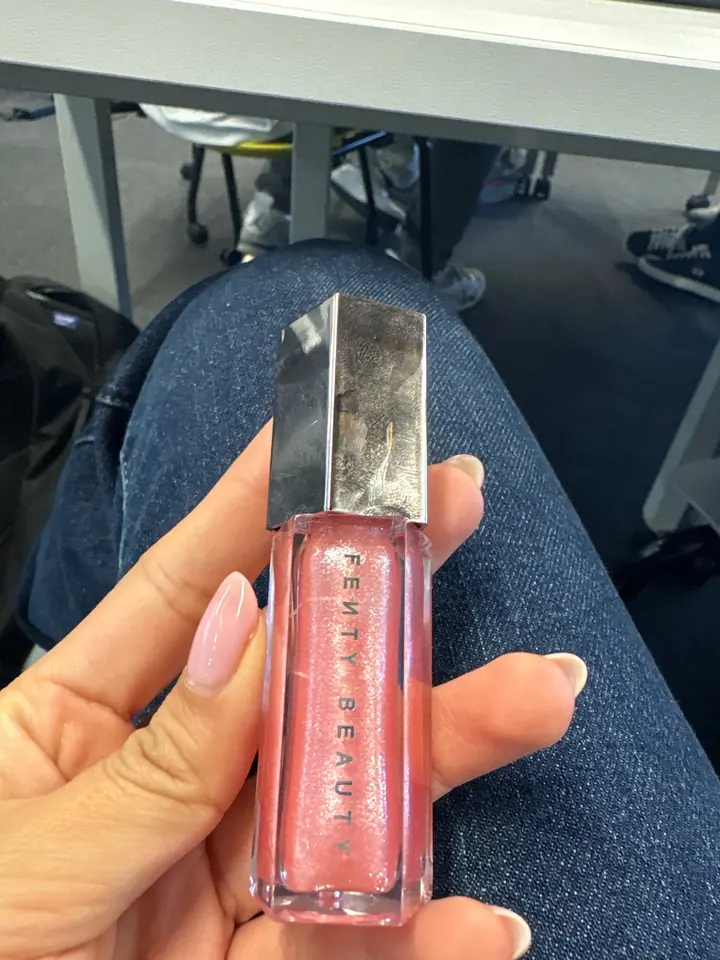 Fenty Beauty Gloss Bomb — reseña de Gabriela R.